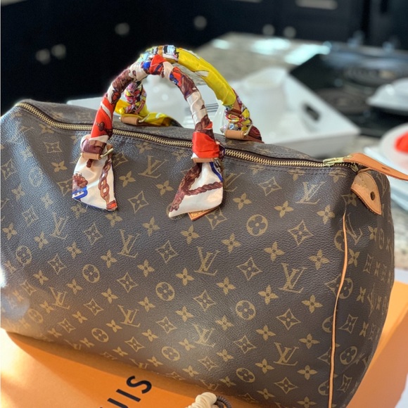 LV Bags 30% off coming soon on selected items - Picture 5 of 12